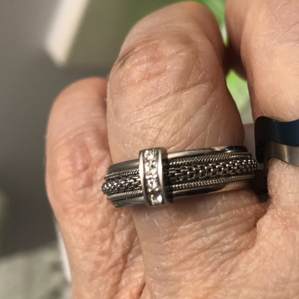 Stainless steel ring size 7 NWT - Picture 5 of 6